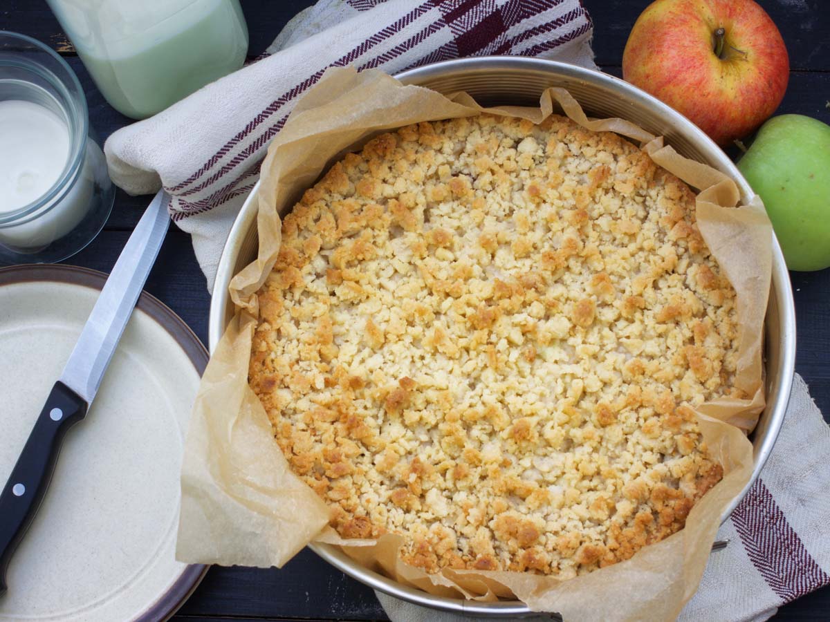 apple streusel cake