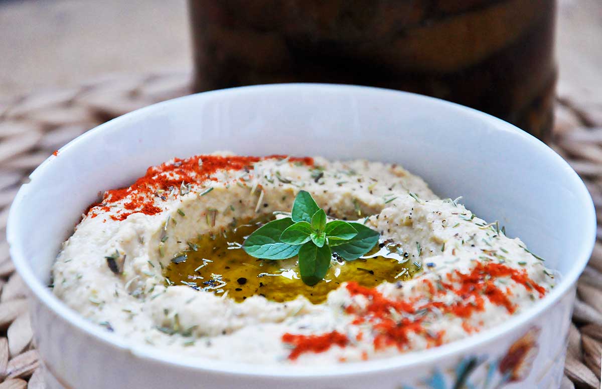Hummus with marinated eggplants preserve